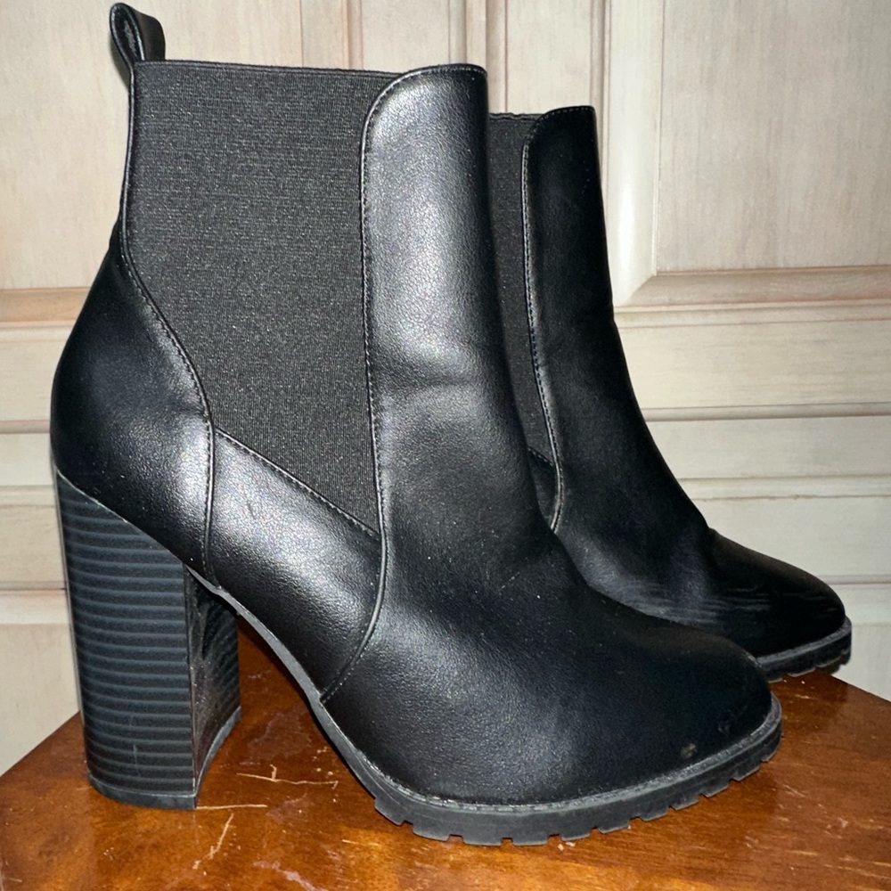 Women’s Black Faux Leather Heeled Boot, Size 7.5